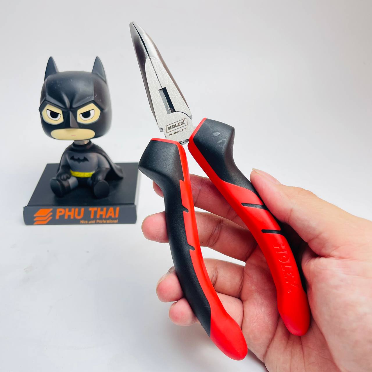 KÌM MŨI NHỌN NGHIÊNG 40° – 45° DÀI 200MM Holex KÌM MŨI NHỌN NGHIÊNG 40° – 45° DÀI 200MM Holex